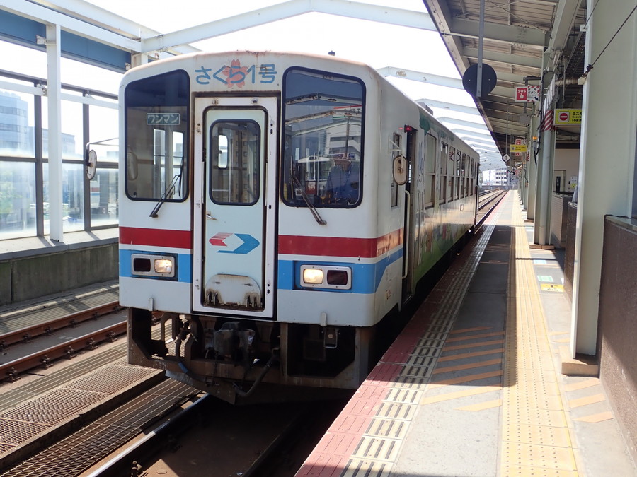 もslピンク 若桜鉄道ピンクSL4年ぶりに復活 塗り替え作業急ピッチ | 日本