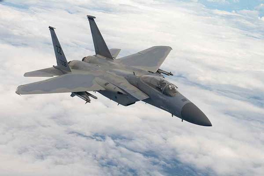 壮観！ 沖縄・嘉手納基地に軍用機ズラリ「多数機発進準備訓練」を実施