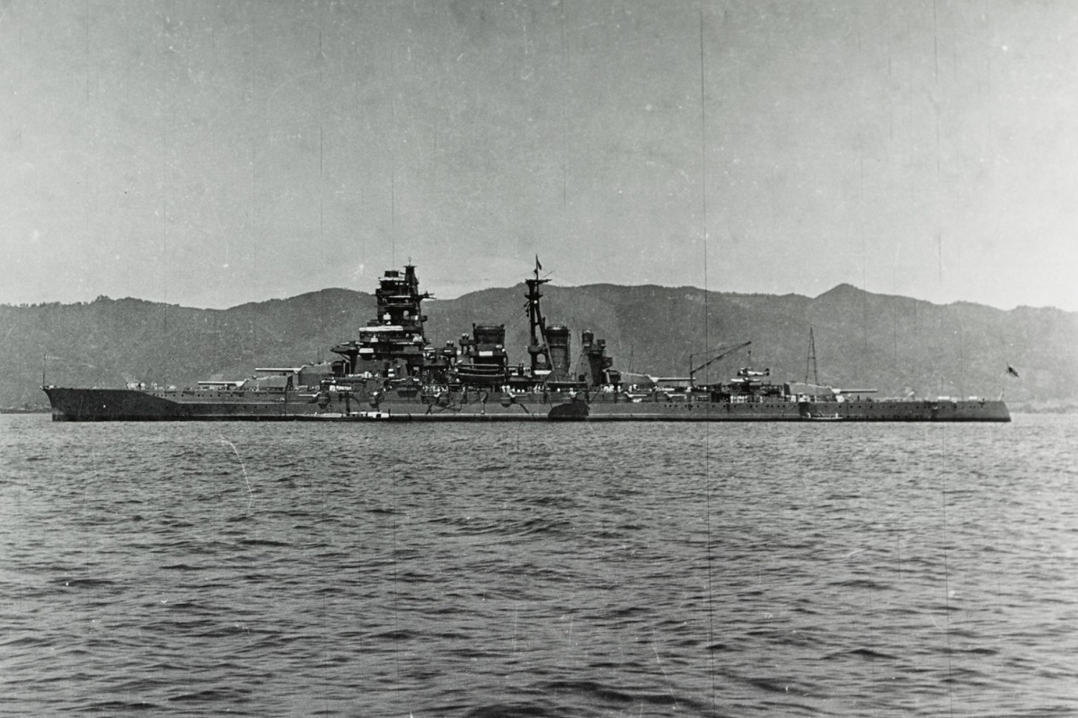 撃ち合いの末、2隻目の沈没戦艦となった「霧島」 戦間期にはお召艦の