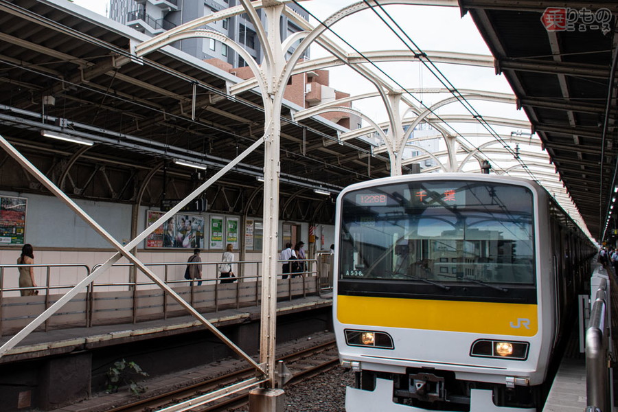 おお、この柱はレールだ！ 駅のそこかしこに「古レール」が使われるワケ 140年前のものも現存!? | 乗りものニュース