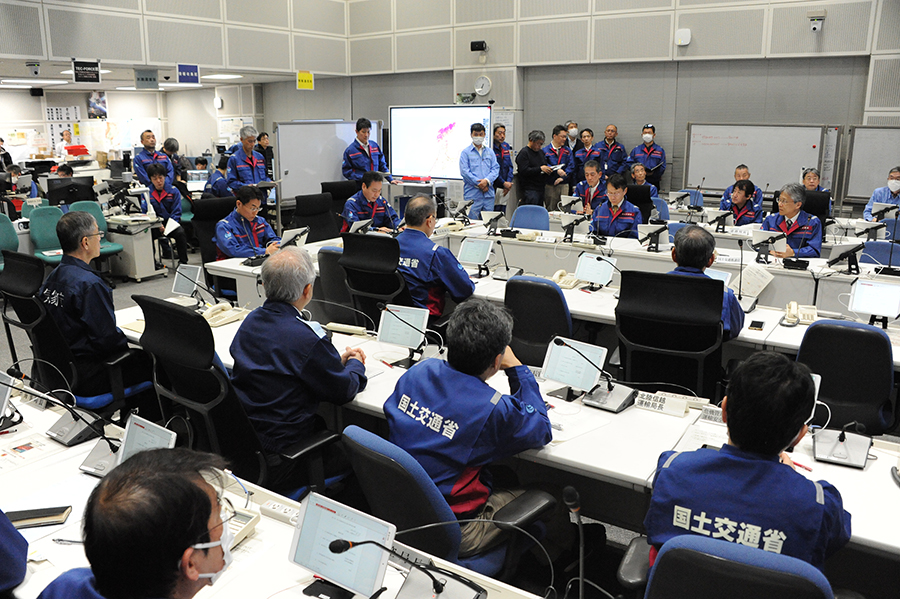 能登半島地震」高速、鉄道、航空すべてに影響 年始の移動に