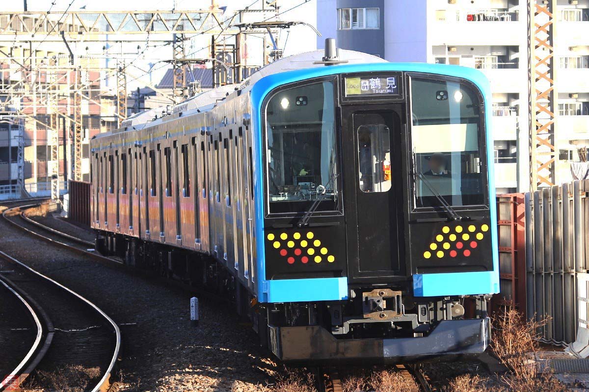 鶴見線名物「超レトロ駅」に令和の最新電車がやって来た！ 乗って