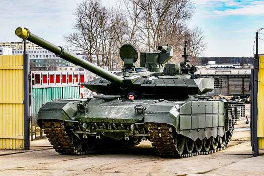 ロシア軍自慢の新鋭戦車「T-90M」、機関砲で“滅多打ち”にされ撃破