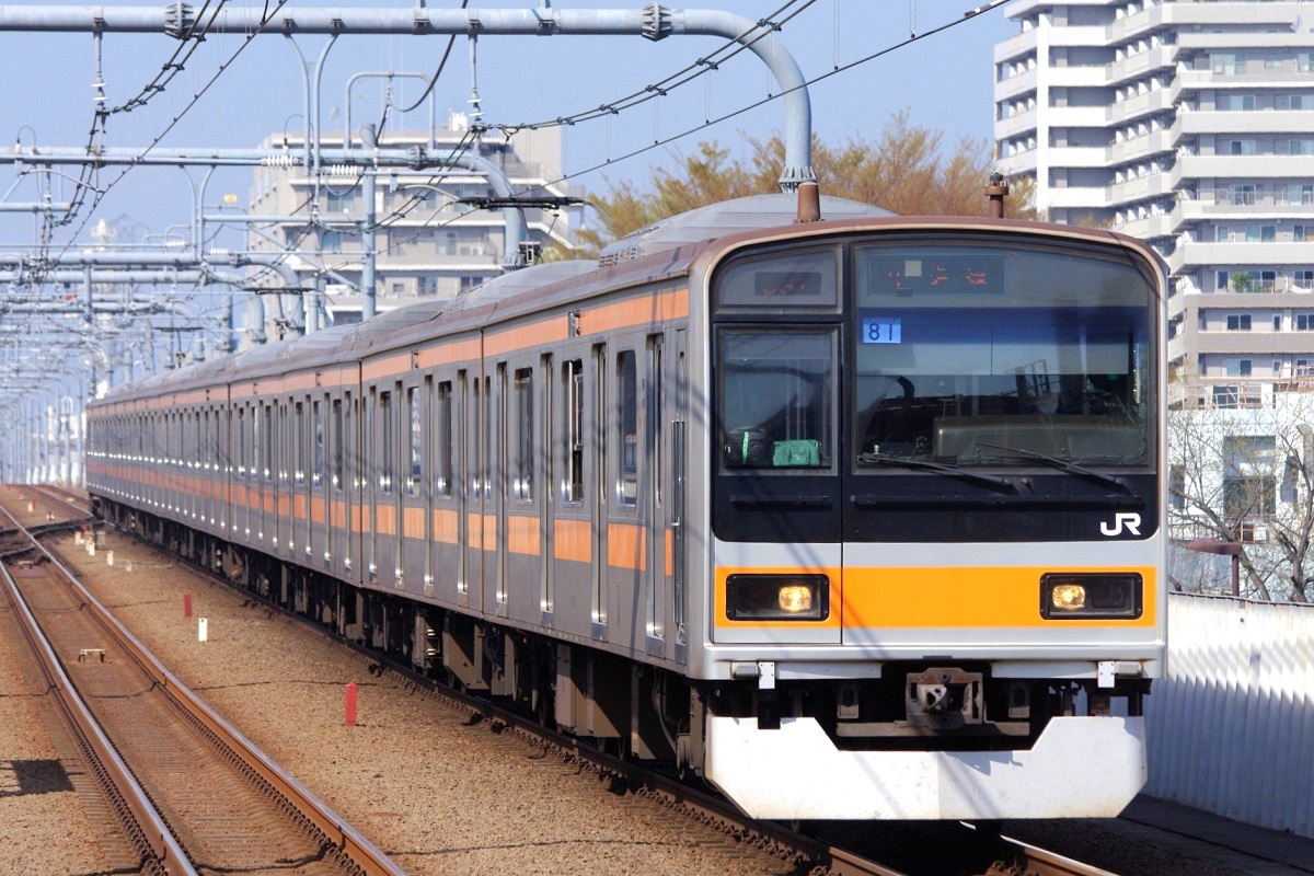 JR常磐線へ“帰省した”209系 ただしオレンジ色で 取手駅での