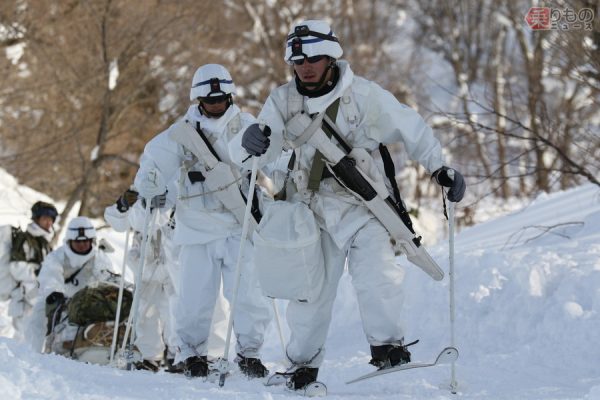 画像ギャラリー | 自衛隊はなぜこうも「雪に強い」？ 高速道路の大雪立ち往生にも“災害派遣” 知られざる雪装備の数々 | 乗りものニュース