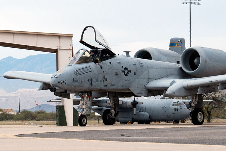 Amazon | 1/200 ヘルパ A-10A サンダーボルトⅡ アメリカ空軍 第