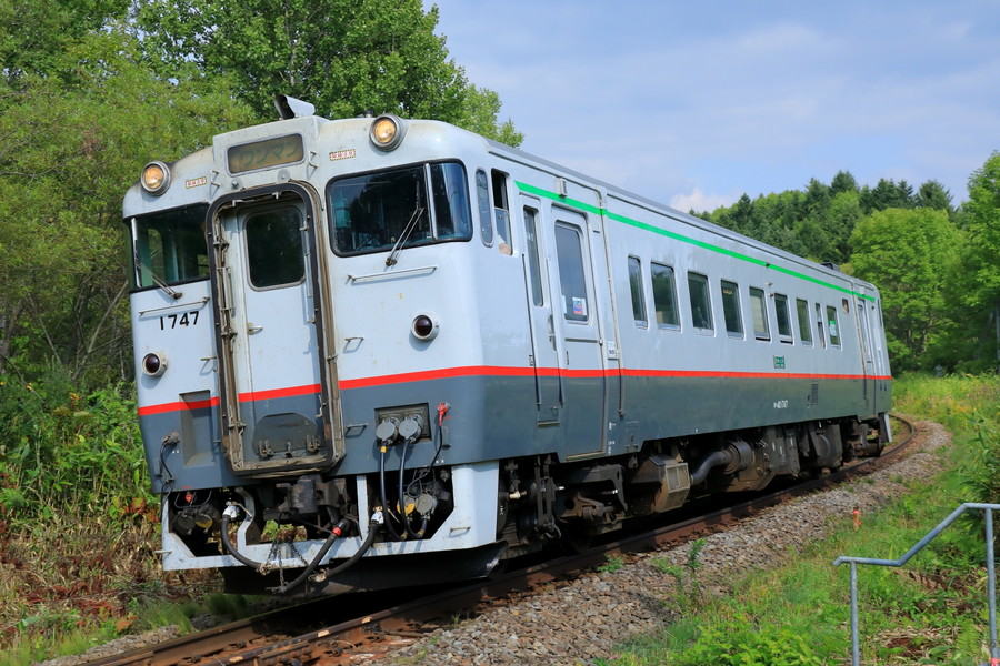 日本最北のローカル線」で異色の“急行”が運転へ 驚きの「ごちゃ混ぜ編成」に変更 JR北海道 | 乗りものニュース