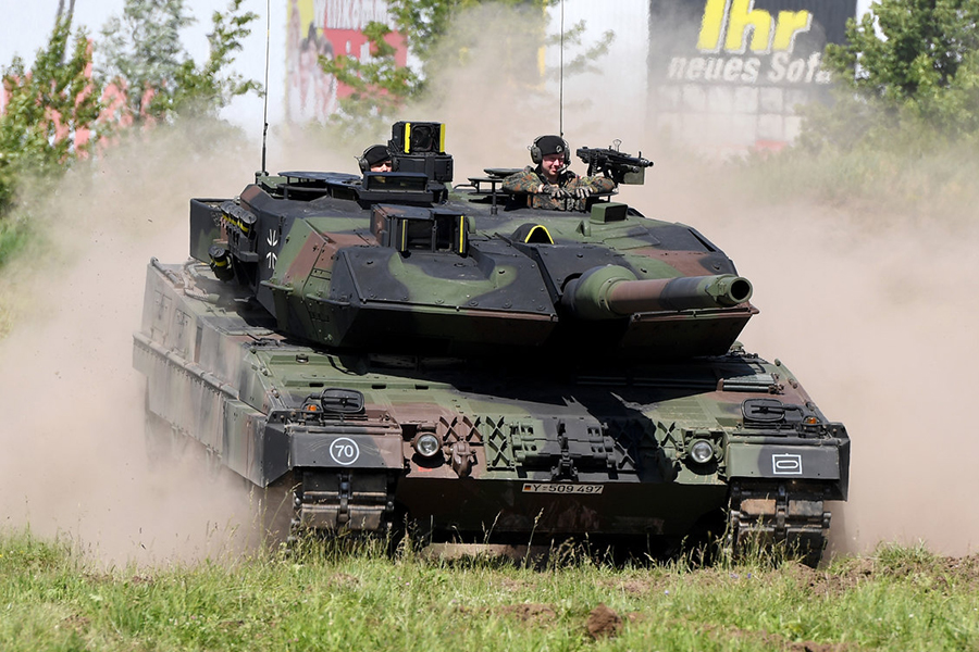 新品　メルクリン　ドイツ連邦軍　レオパルド　2A6 戦車　＆　運搬車 新品 メルクリン ドイツ連邦軍 レオパルド 2A6 戦車 ＆ 運搬車