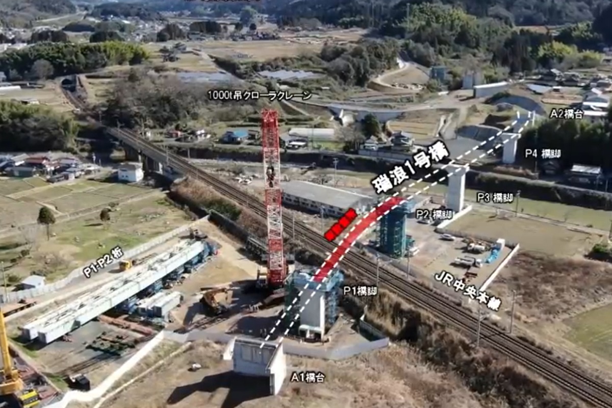JR中央本線の上空 一夜にして橋が出現！ 名古屋‐中津川の国道19号