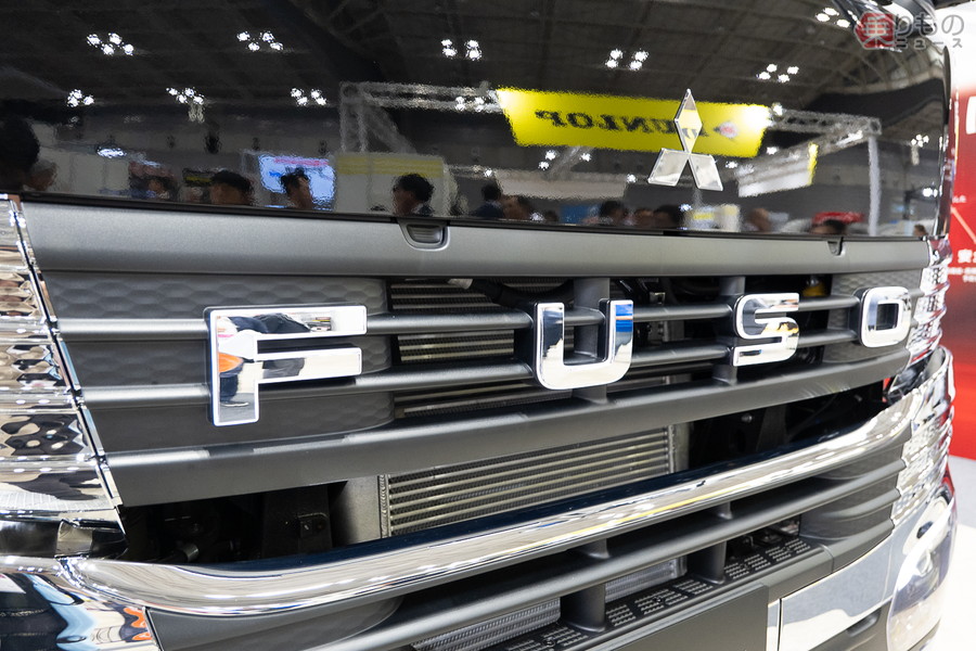 ■新品⇒三菱ふそう 新型17 NEWスーパーグレート メッキ ドア バイザー下部　左右セット 平成19年4月～17新型 FUSO-32 スーパーグレート（大型トラック） | 三菱ふそうトラック・バス株式会社