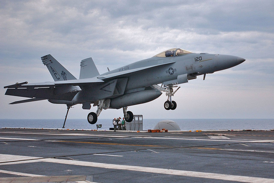 米海軍の空母「ジョージ・ワシントン」艦載機 ガイアナ上空で訓練実施