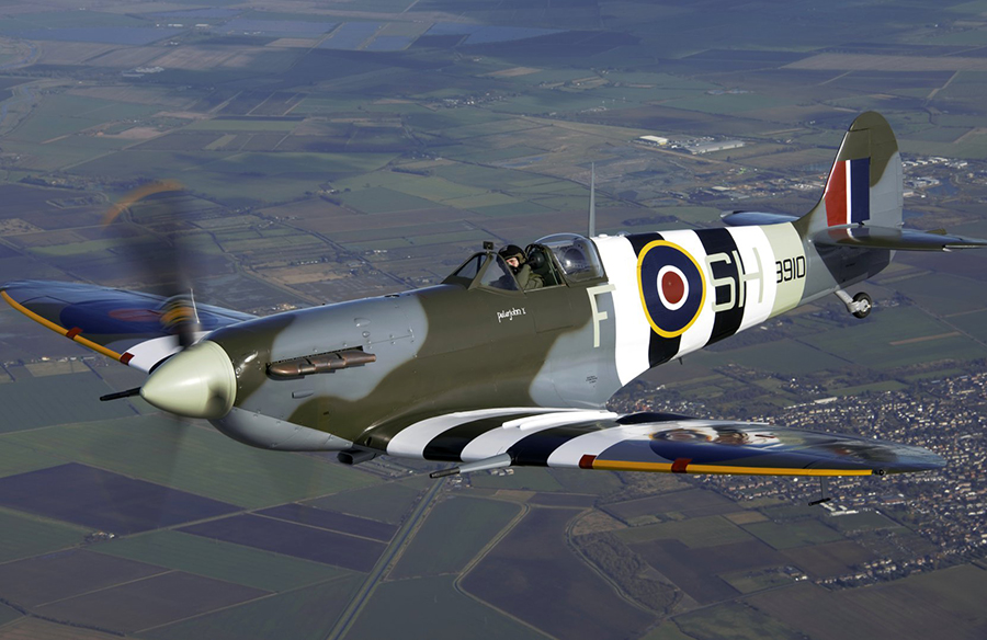 大戦中に実在！ド派手な「シマシマ戦闘機」いったい何のため？ 実は今