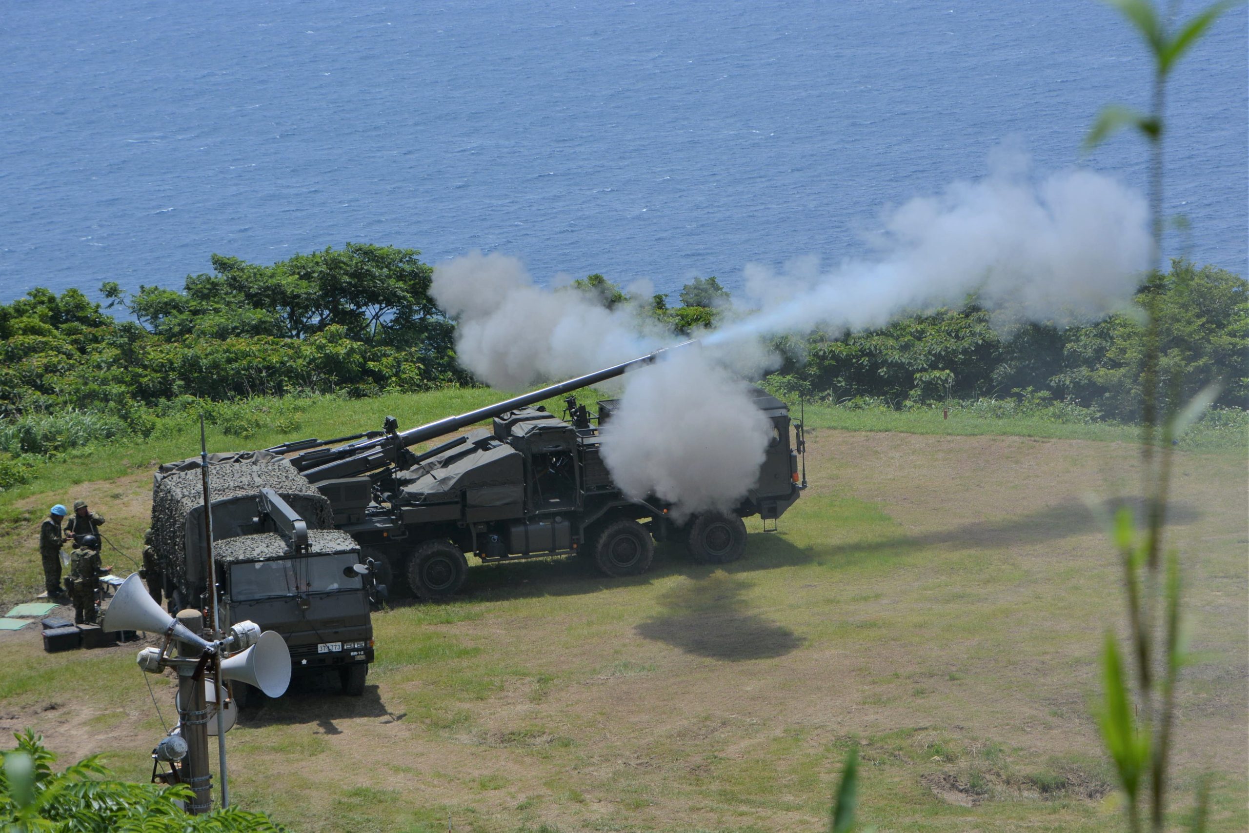 えっ!? 敵陣地ないじゃん」陸上自衛隊の最新自走砲 海に向かって