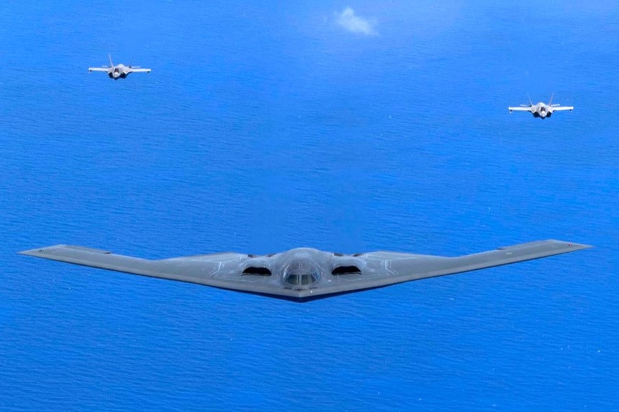B-2 スピリット ステルス爆撃機　世界の戦闘機 No.12 B-2スピリット（世界の名機シリーズ） - イカロス出版 イカロス出版の本