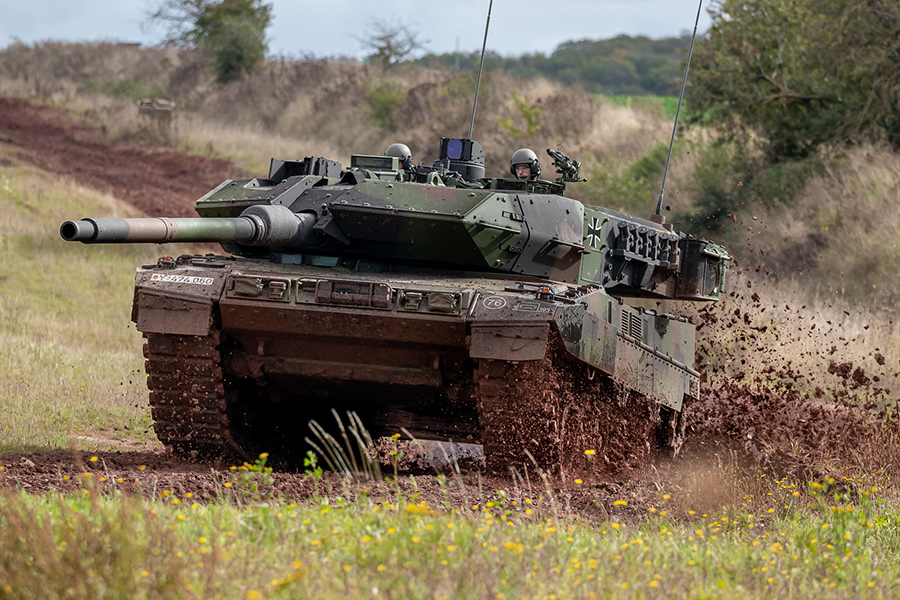 イタリア「パンター」戦車買うかも!? 新型「レオパルト」共同の話は