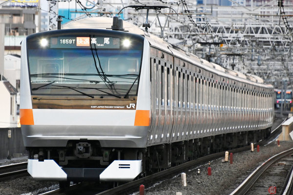 線路の真下に「極楽湯」 中央線の駅直結 高架下の“細長~い”温浴施設 JR系が整備 | 乗りものニュース