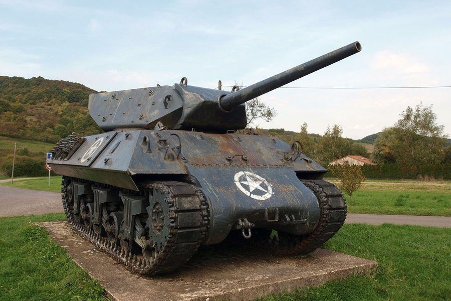 現代戦じゃ絶対ムリ!?「屋根なし戦車」パッと見キケンなのにナゼ