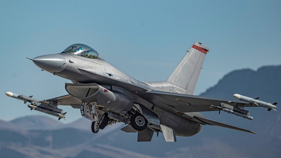 ファントムII」を超えるか？ 戦闘機F-16が生産4600機を達成！ 初