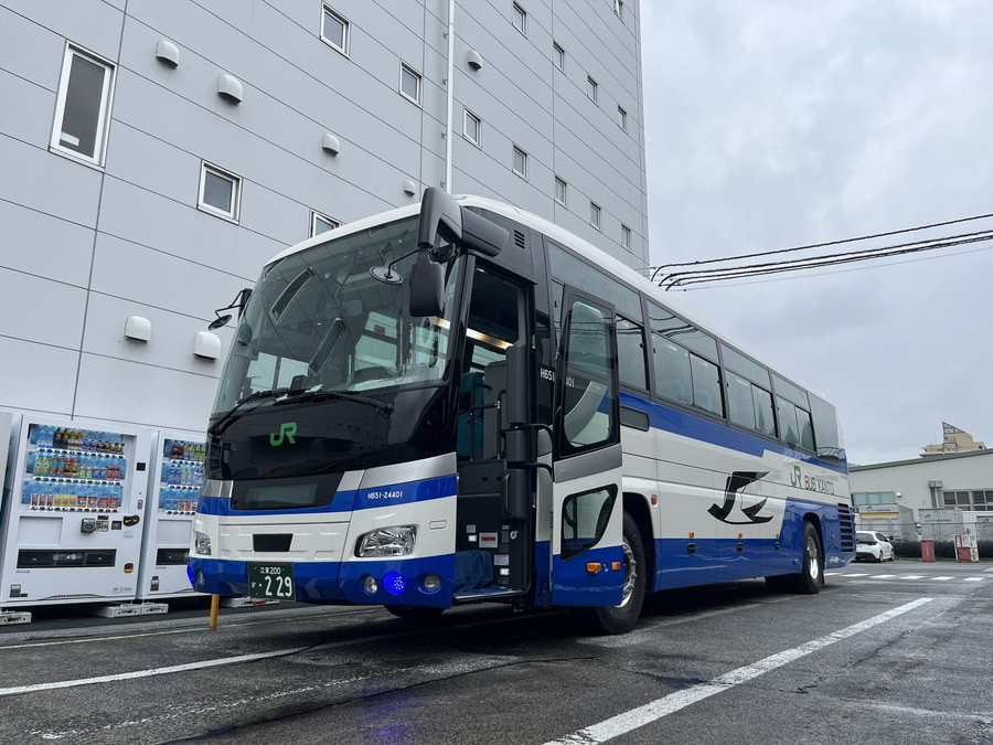 画像ギャラリー | 車内スゴいぞ!東京駅とバスタ新宿発着の高速バス路線に「新車」導入 ジェイアールバス関東 | 乗りものニュース