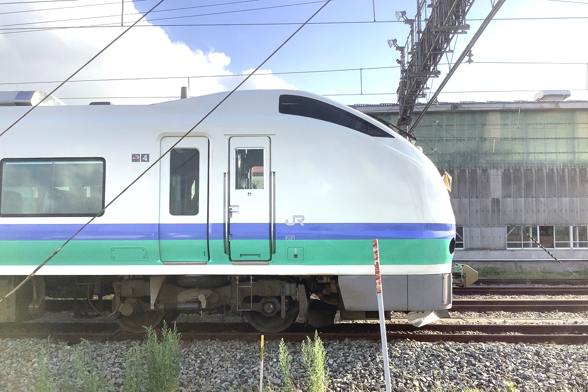 前後で違う！ 往年の特急シンボルマークを「いなほ」に装着 今日だけの