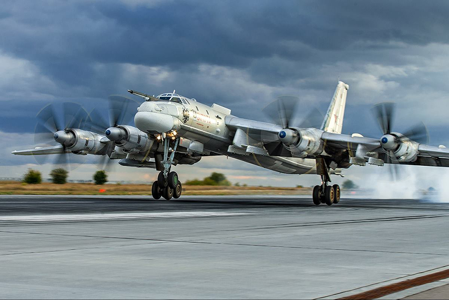 世界最速のプロペラ機「羽2枚重ね」なぜ？ 実は理にかなっていたワケ