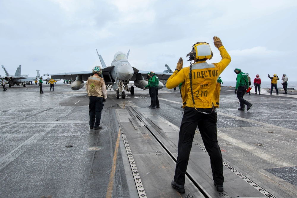 アメリカ海軍「最新にして最強」の艦隊が中東入り 緊張高まる海域で