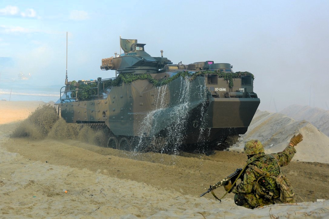 自衛隊の新装備「無人水陸両用車」メーカーと契約締結！ 実用化は目前