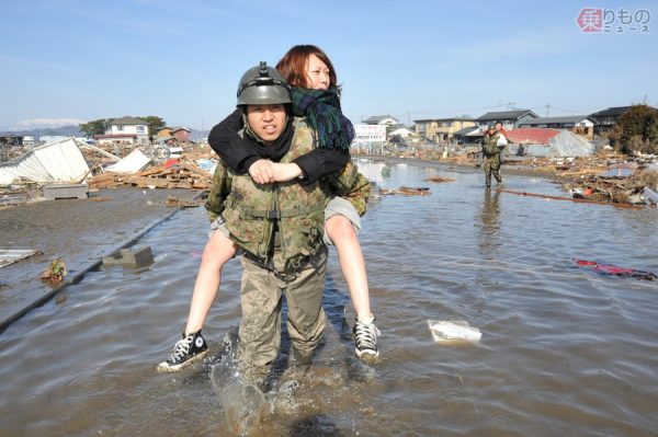 もみ消された!? 自衛隊による史上初の災害派遣「人命第一」が処分の対象に なんで？ | 乗りものニュース