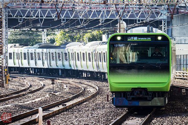 東京ど真ん中で「観光列車」運転 普段よりゆっくり一周 1両限定の“大人