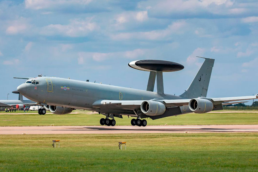 空飛ぶレーダー基地「皿回さなくなります！」新型機の塗装が完了