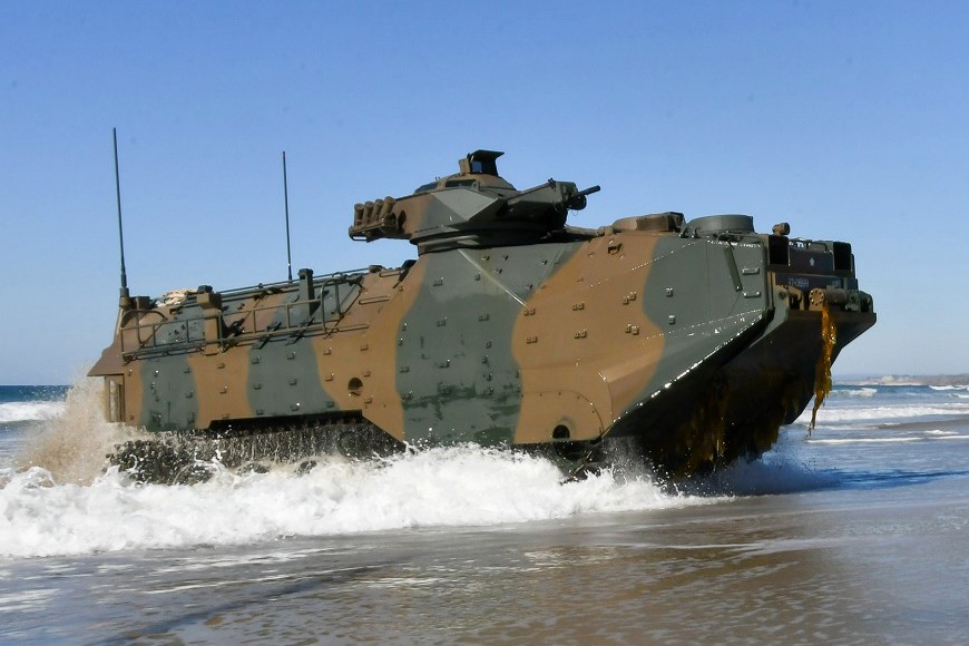 s 陸上自衛隊　水陸両用車 陸自「水陸両用車AAV7」圧巻の浮航シーン動画で捉えた！ 知られ
