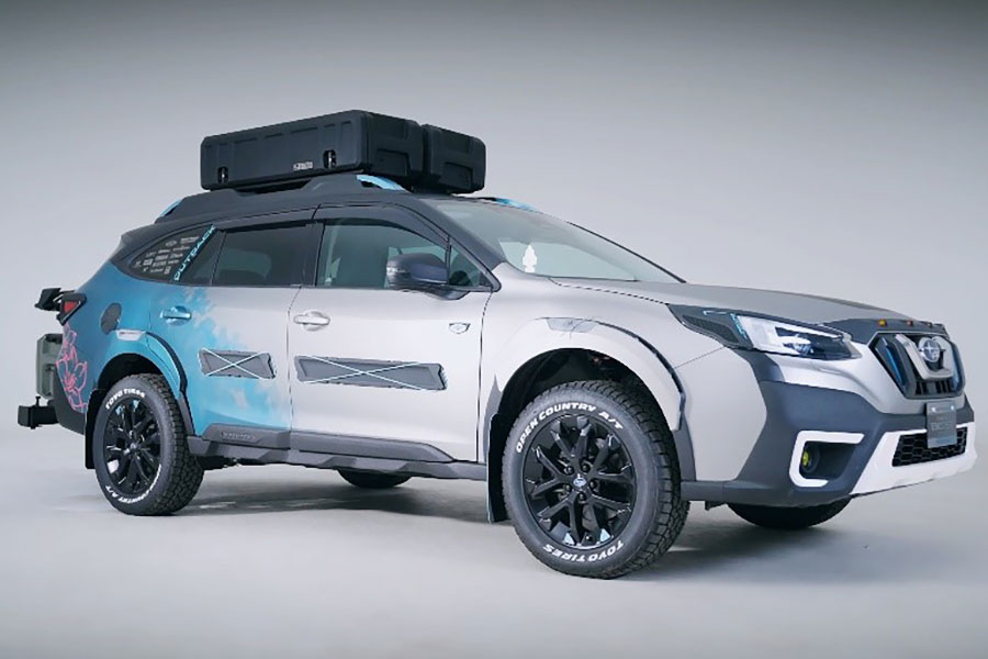 車体に「謎のケータイ差し込み口」 スバルのワイルドすぎる珍