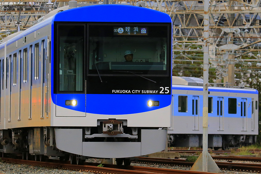 地下鉄車両なのに「展望席」!? いろいろブっ飛んでる福岡の新型