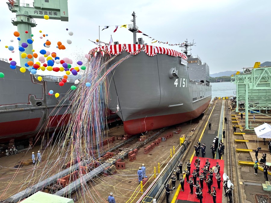 初の陸上自衛隊輸送艦にほんばれ進水記念 自衛隊：離島に部隊輸送、自衛隊が船公開 名称「にほんばれ