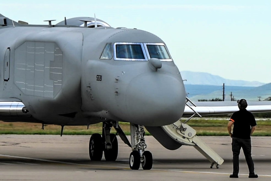 まさに異形!?「まな板付けたビジネスジェット」な攻撃機 採用