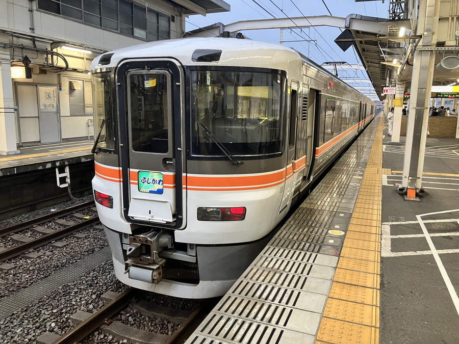 東海道線「静岡区間」で異色の快速が運転へ リクライニングシートの