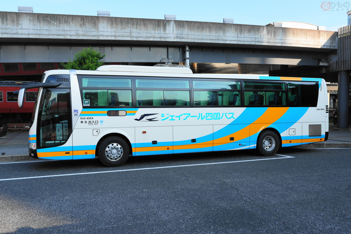 バス　4台　まとめ 同じJRで「特急」vs「高速バス」なぜ完全競合!? 四国で繰り広げられる