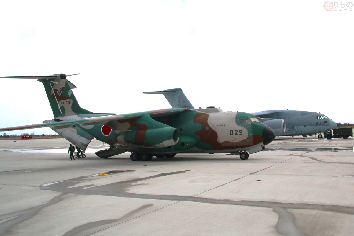 輸送機」だけど旅客機エコノミーよりイイ!? 中東へ向かった空自C-2の