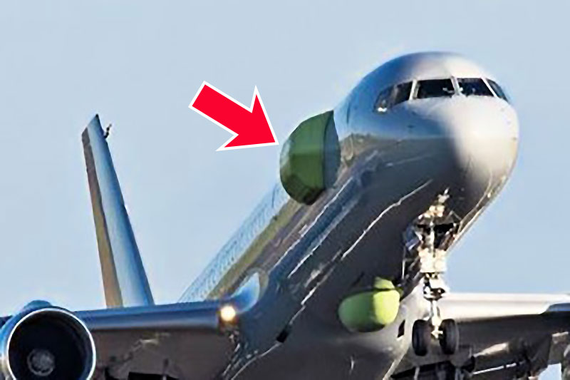 何だその巨大なコブ!?「異形のボーイング機」が初披露！ 実は自衛隊の