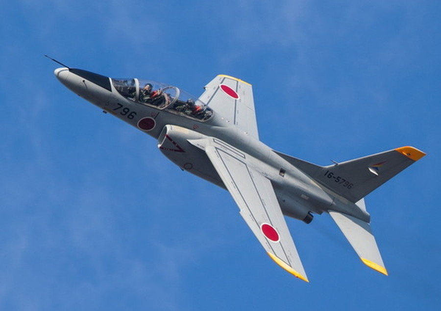 嘘だろ…？ 神戸空港に「珍客」飛来！空自の“純国産ジェット機”が初めて