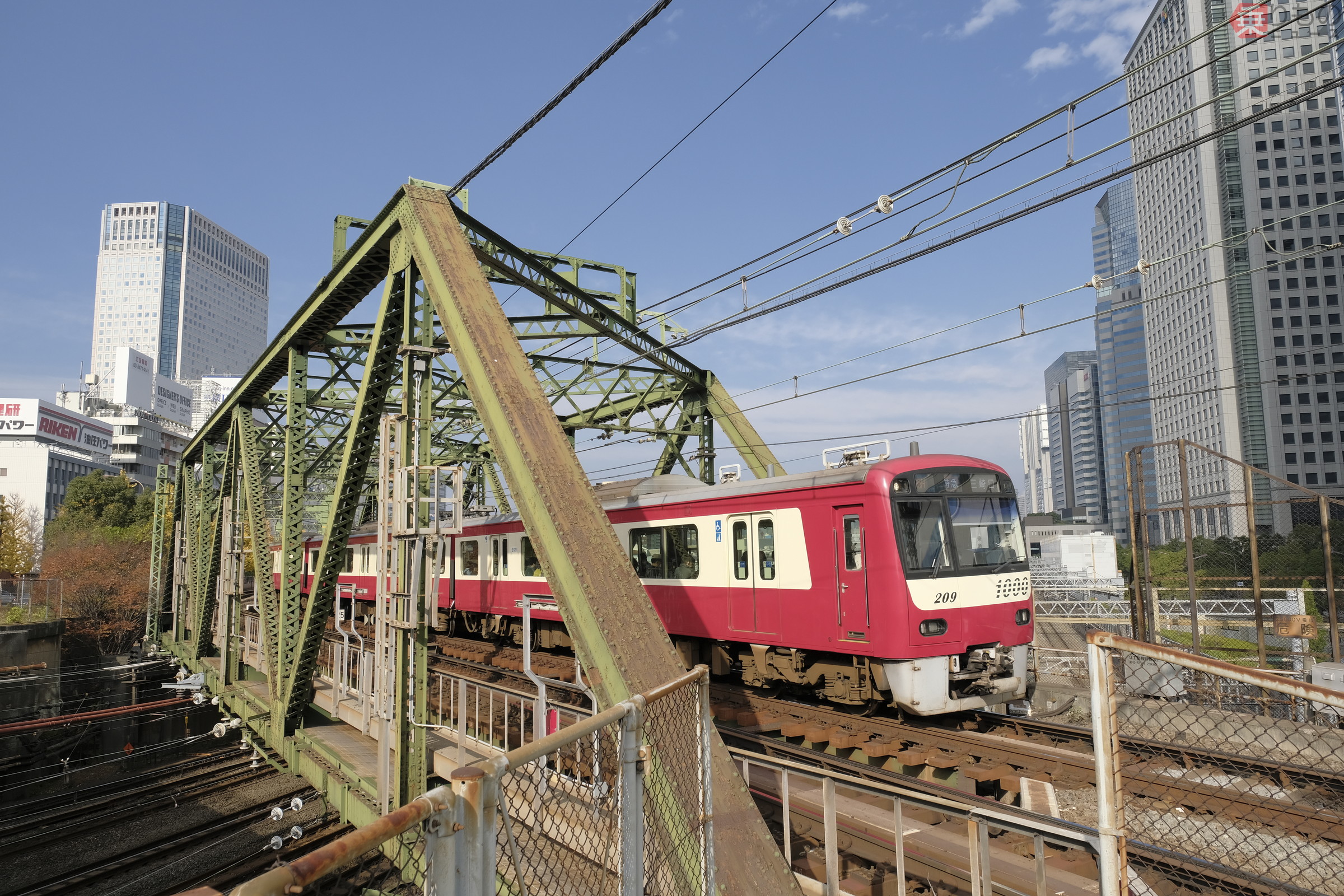 【空から撮った鉄道】京急を「高架から地上へ」 品川駅“大改造”「あの橋は仮設だったのか！」