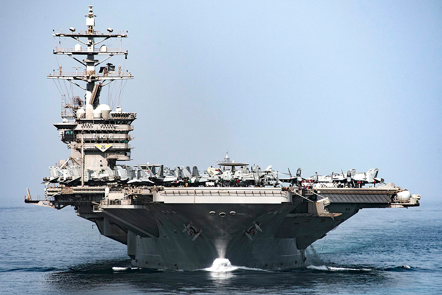 犬の隊長”の存在が話題となった空母 地中海で商船と衝突 米海軍発表