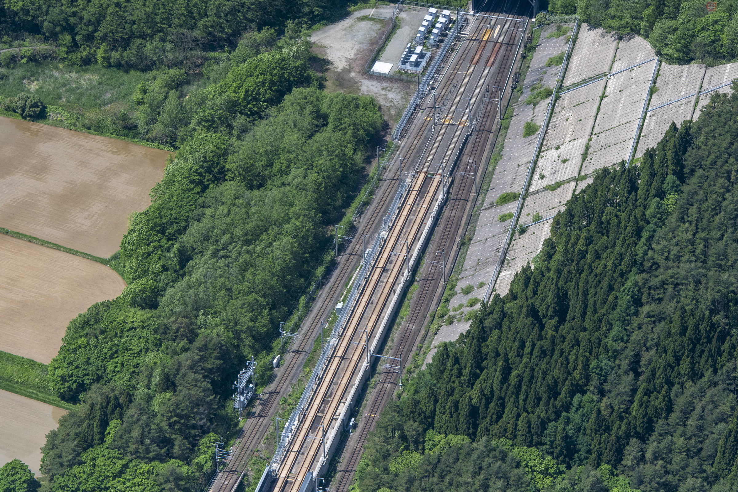 【空から撮った鉄道】新幹線にも“廃線”があるの…？ 激レアスポット「新幹線・在来線の合流地点」