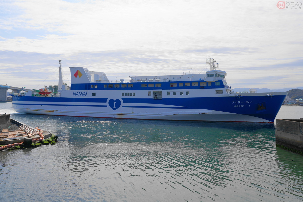 和船  2【現在も使用中】 新幹線より快適な「グリーン席」が海の上に!? 希少な「鉄道連絡船