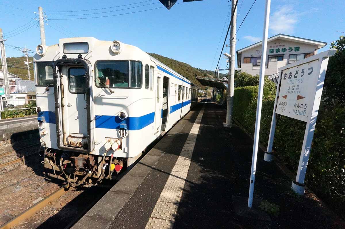 画像ギャラリー | 珍しい！ 女性専用ならぬ「女学生・児童優先」車両と