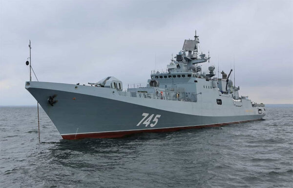 ロシア軍の“厄介なミサイル艦”停泊中のノヴォロシースクで被弾！ これ